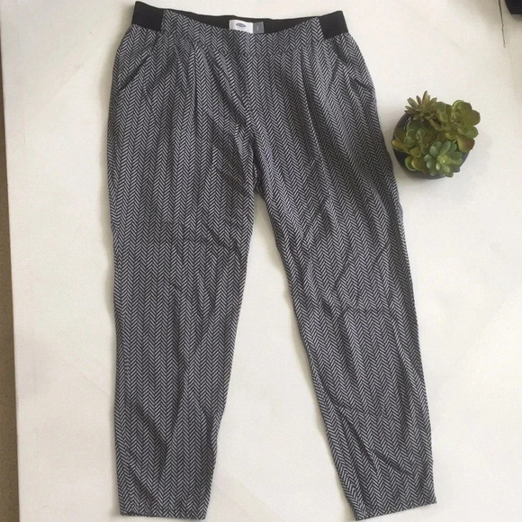 Old Navy Pull on Ankle Pants - Picture 3 of 7